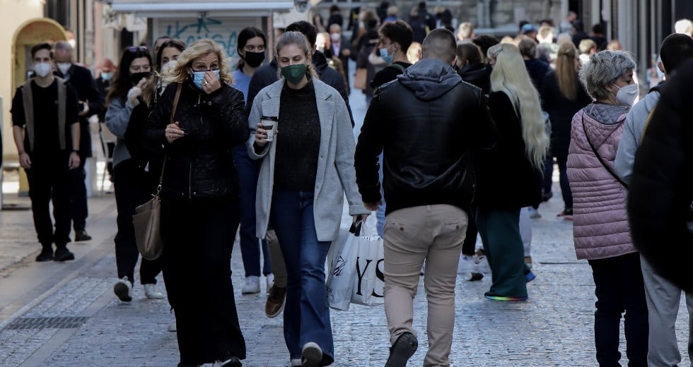 Σε άνοδο κρούσματα, διασωληνώσεις και θάνατοι