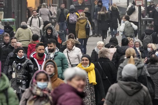Μέτρα χαλάρωσης παρά την έξαρση