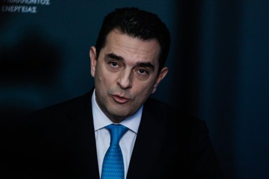 Υποσχέσεις Σκρέκα για αποζημιώσεις σε όσους έμειναν χωρίς ρεύμα πάνω από 24 ώρες