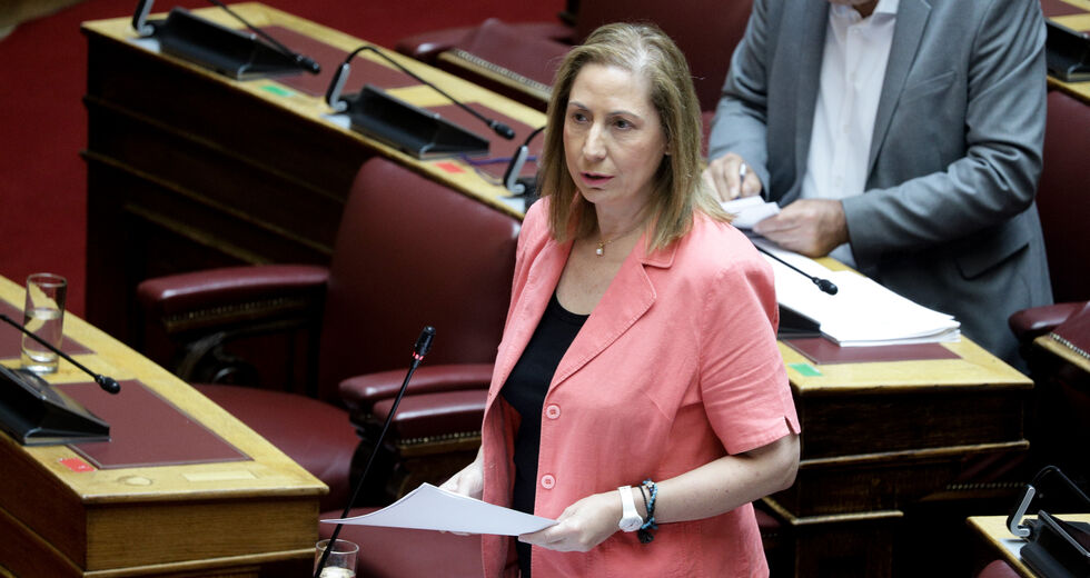 Ξενογιαννακοπούλου: Η κυβέρνηση παραδίδει τον ΕΦΚΑ στους ιδιώτες
