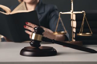 Επίδομα κυοφορίας και λοχείας έμμισθων δικηγόρων