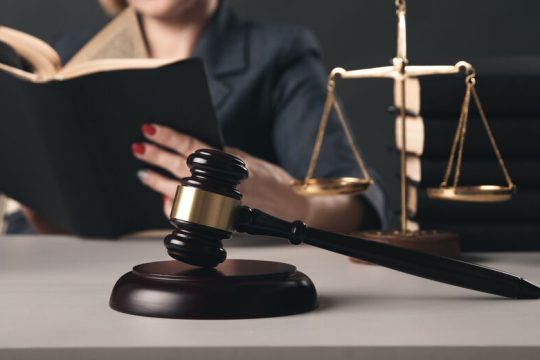 Επίδομα κυοφορίας και λοχείας έμμισθων δικηγόρων