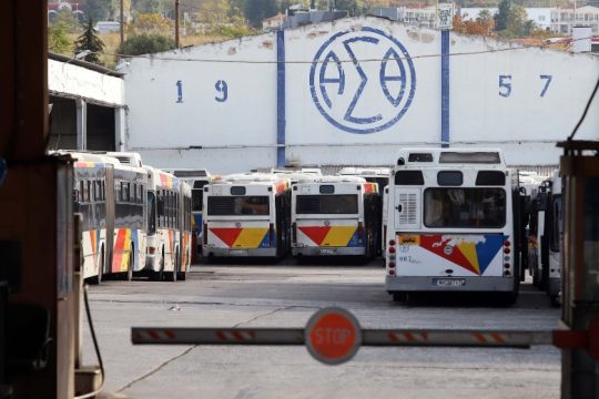 Έρευνα του ΟΑΣΘ για δύο τροχαία με εμπλοκή λεωφορείων του Οργανισμού