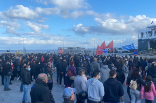 Σε «ξέρα» πέφτει το σχέδιο Μηταράκη και στη Λέσβο