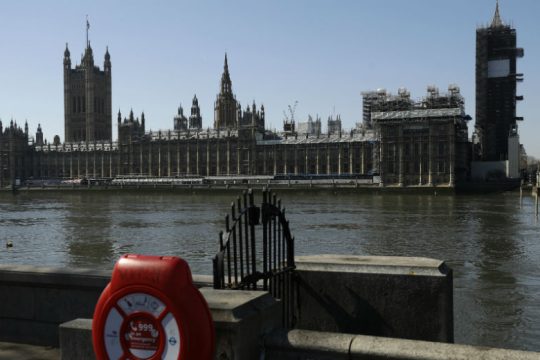 Με κυρώσεις απειλεί τη Μόσχα το Λονδίνο, «Θα απαντήσουμε» απαντά το Κρεμλίνο