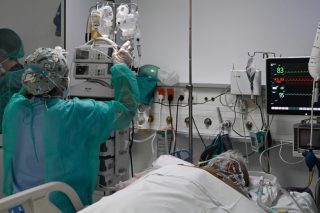1.154 εισαγωγές σε νοσοκομεία το Σαββατοκύριακο