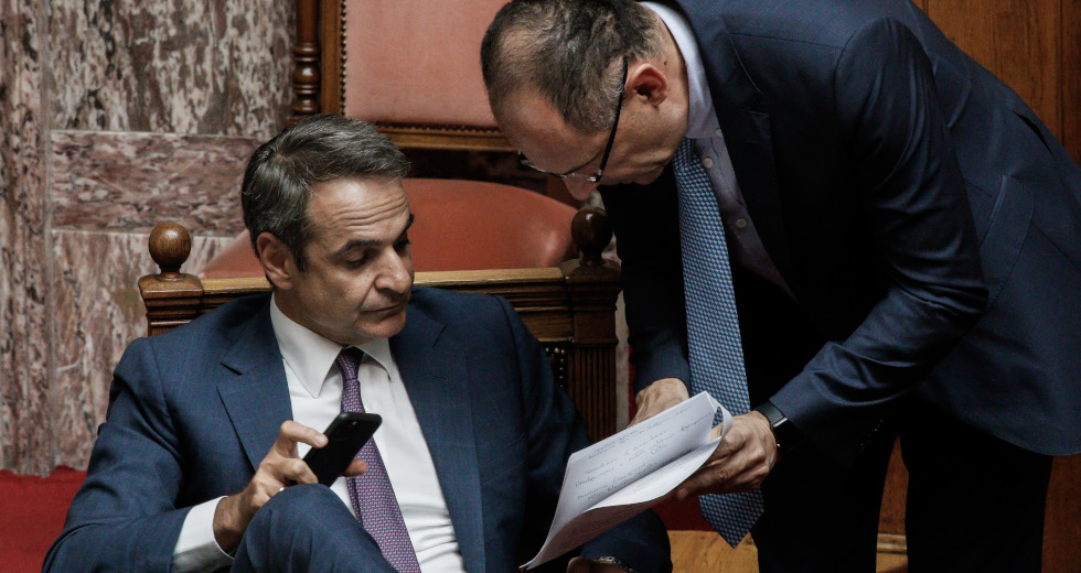 Ο ΣΥΡΙΖΑ βάζει «στην πρέσα» Γεραπετρίτη-Μητσοτάκη μετά τις αναρτήσεις Φουρθιώτη