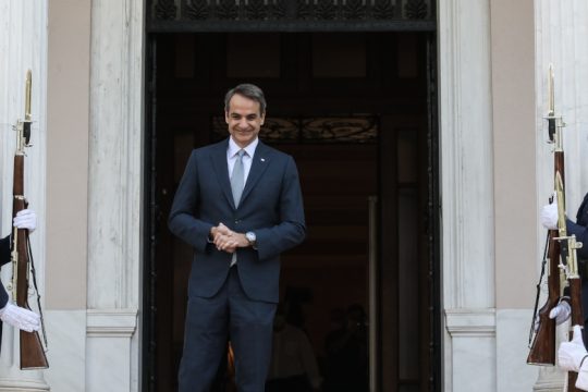 Θεσμοί και κοινωνία: στρέβλωση και διαφθορά