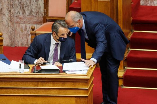Ψέματα στα… ψέματα για τη συνέντευξη Μητσοτάκη