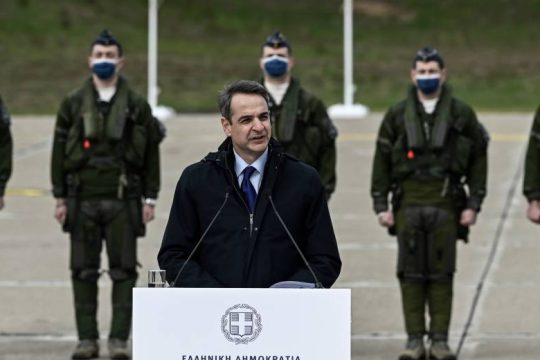 «Δωράκι» Μητσοτάκη στους ένστολους