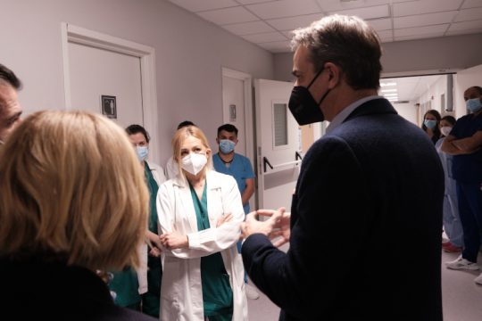 Μοίρασε υποσχέσεις και από το «Σωτηρία» ο πρωθυπουργός