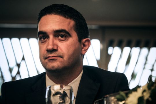 «Η κυβέρνηση έχει αφήσει ανυπεράσπιστους τους Έλληνες πολίτες απέναντι στην ακρίβεια»