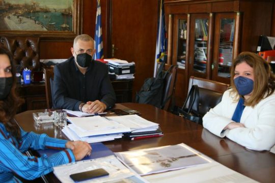 Δίπλα στα θύματα βίας ο Ξενώνας Φιλοξενίας Κακοποιημένων Γυναικών του Δήμου Πειραιά