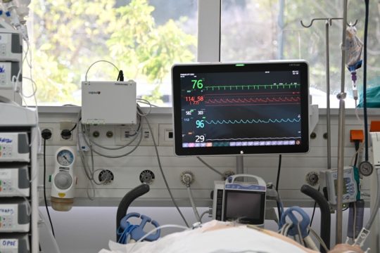 Κρήτη: Αύξηση στις νοσηλείες και στους διασωληνωμένους – Δύο νέοι θάνατοι
