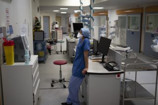 Σύγχυση, κόπωση και αυστηρότερα μέτρα στην Ευρώπη