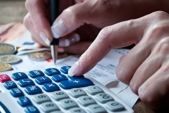 Οι κρίσεις (όπως η πανδημία) κάνουν τις γυναίκες εύκολα θύματα
