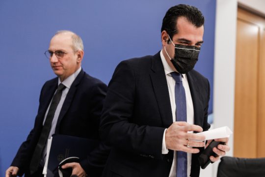«Φρένο» Οικονόμου στα σενάρια περί χαλάρωσης μέτρων