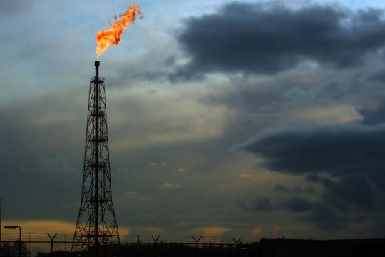 Η πτώση του αερίου συγκρατεί και το ρεύμα