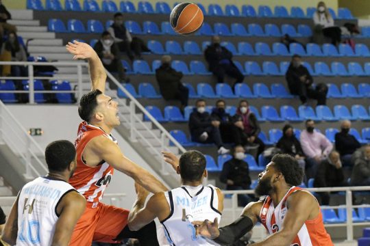 Νίκησε με την άμυνα και πήρε προφυλάξεις