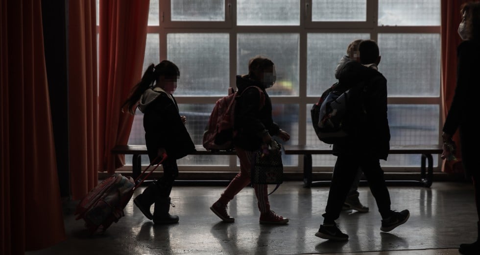 Αύξηση κρουσμάτων και πίεση στα νοσοκομεία βλέπουν οι επιστήμονες