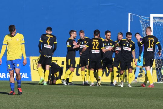 Ξεμπλόκαρε από την άσπρη βούλα