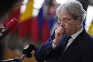 Τζεντιλόνι: «Επενδύσεις και όχι λιτότητα»