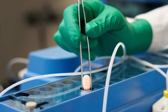 Ξεκινάει η εξέταση του ΕΜΑ για το χάπι της Pfizer