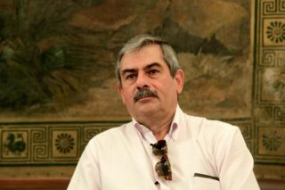 Με τον σταφιδοπαραγωγό ή με τον νεκροθάφτη;