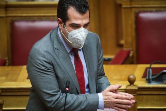 Αποσύρουν μέτρα την ώρα που μετράμε 100 νεκρούς τη μέρα
