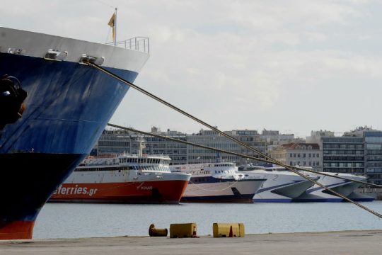 «Καμπανάκι» από ΠΝΟ για τα κρούσματα στην ακτοπλοΐα