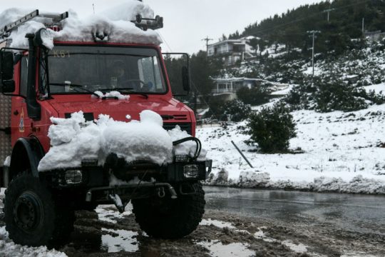 Κρήτη: Συνεχίζονται οι έντονες χιονοπτώσεις – Απεγκλωβίστηκε κτηνοτρόφος