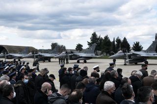 Περιμένοντας τα Rafale, όπως «Περιμένοντας τον Γκοντό»
