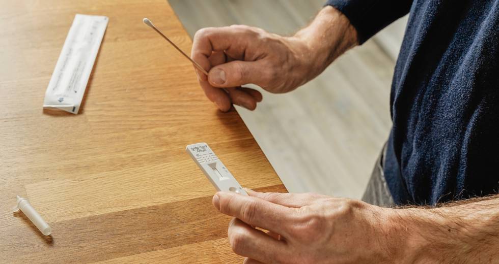 Από αύριο η διάθεση self-test για μαθητές και εμβολιασμένους εκπαιδευτικούς