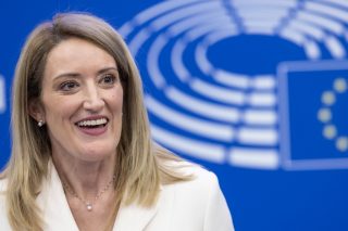 Νεότερη πρόεδρος της Ευρωβουλής η Ρομπέρτα Μέτσολα