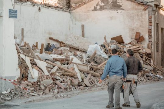 Η πρώτη πίστωση ποσού σε σεισμόπληκτους της Σάμου και της Θεσσαλίας