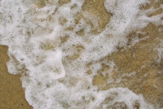 Εις τον αφρό της θάλασσας…