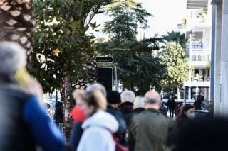 Οι ουρές της ντροπής ξεμπροστιάζουν την κυβέρνηση