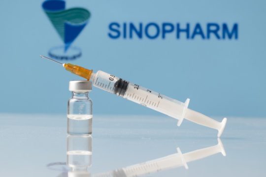 Sinopharm: Ισχυρότερη ανοσία κατά της «Ο» με τη νέα εκδοχή του εμβολίου