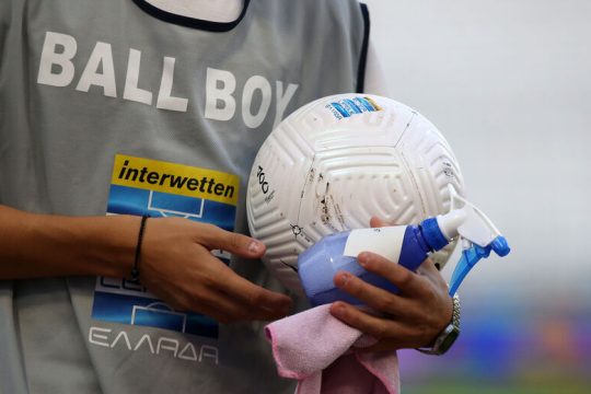 Νέο υγειονομικό πρωτόκολλο στη Super League – Τι προβλέπει