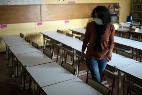 Υποχρέωναν νεφροπαθή εκπαιδευτικό να μπαίνει στην τάξη και τελικά μολύνθηκε