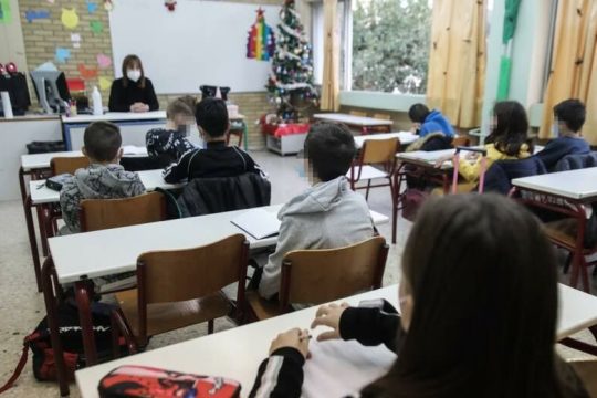 Ας υποκύψει η λογική στην τήβεννο