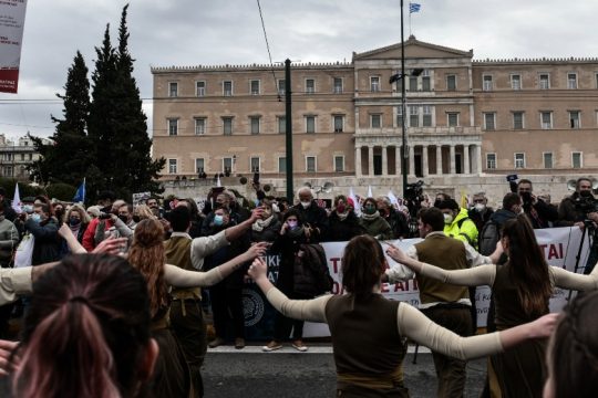 Mεγάλo εργατικό συλλαλητήριο στο Σύνταγμα – έφτασε η πορεία από την Πάτρα