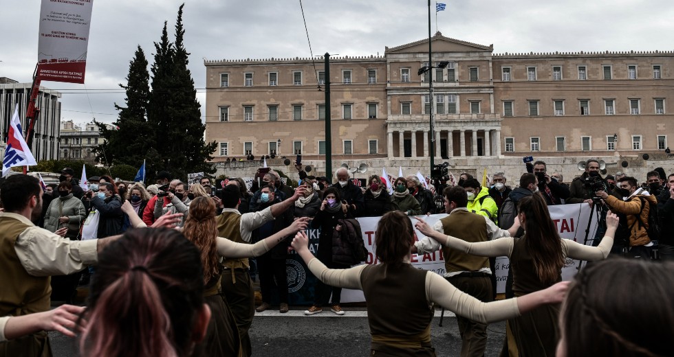 Mεγάλo εργατικό συλλαλητήριο στο Σύνταγμα – έφτασε η πορεία από την Πάτρα
