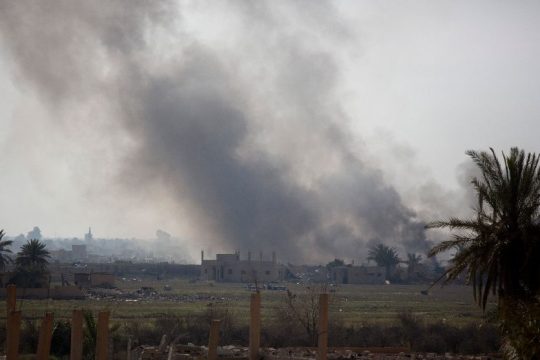 Συνεχίζονται οι συγκρούσεις Ισλαμικού κράτους και Κούρδων στη Συρία
