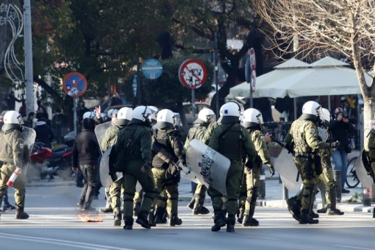 Θεσσαλονίκη: Για κακούργημα 26χρονη μετά τα χθεσινά επεισόδια