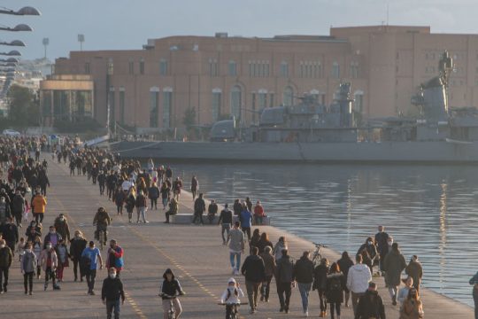 ΑΠΘ: Σταθερά υψηλό το ιικό φορτίο στη Θεσσαλονίκη – Περίπου 42.000 ενεργά κρούσματα