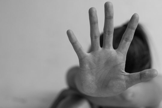 Απειλείται η ζωή της 24χρονης, κατήγγειλε ο εργοδότης της