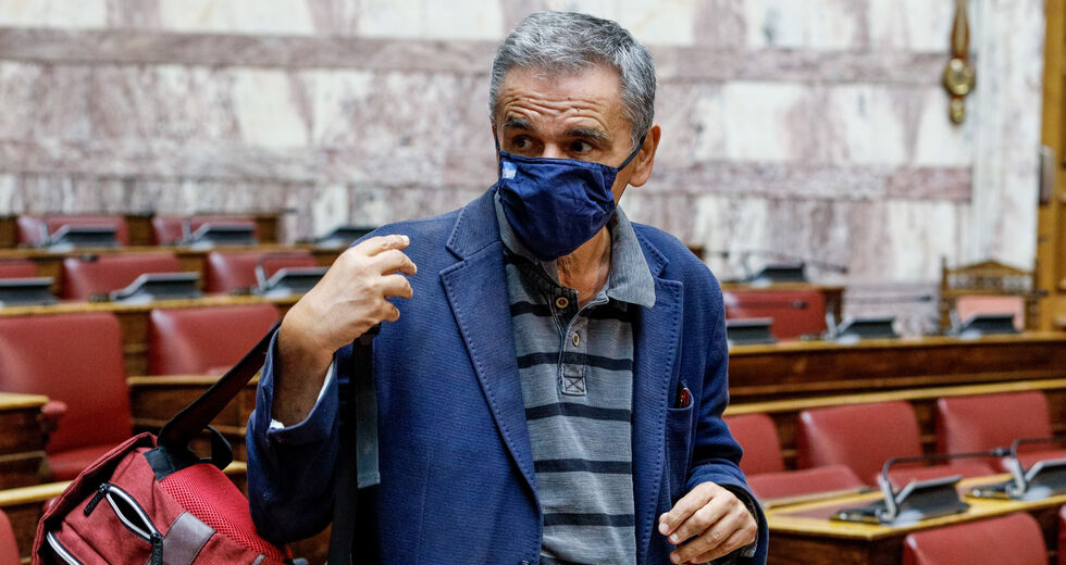 Με κορονοϊό ο Τσακαλώτος, τρολάρει Σταϊκούρα-Μητσοτάκη