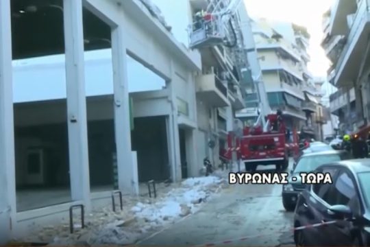 Κατέρρευσε οροφή βενζινάδικου από το χιόνι – Κλειστή η Φορμίωνος