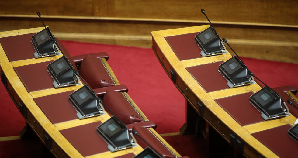 Με μειωμένο αριθμό βουλευτών οι συνεδριάσεις της Βουλής λόγω Covid